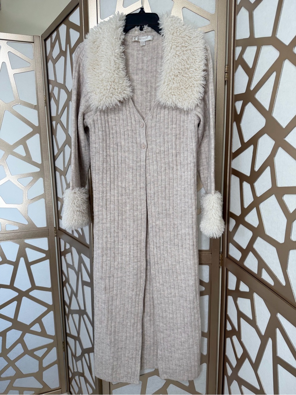 Flat White Long Cardigan w removable faux fur